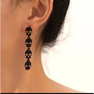 Gothic Skull Dangle Earrings Black